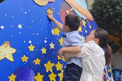 第二证券 幼儿园开学变“星际冒险”，萌娃玩转科学秀，新学期有多惊喜？